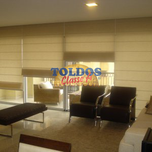 Cortina Rolô Nos Jardins